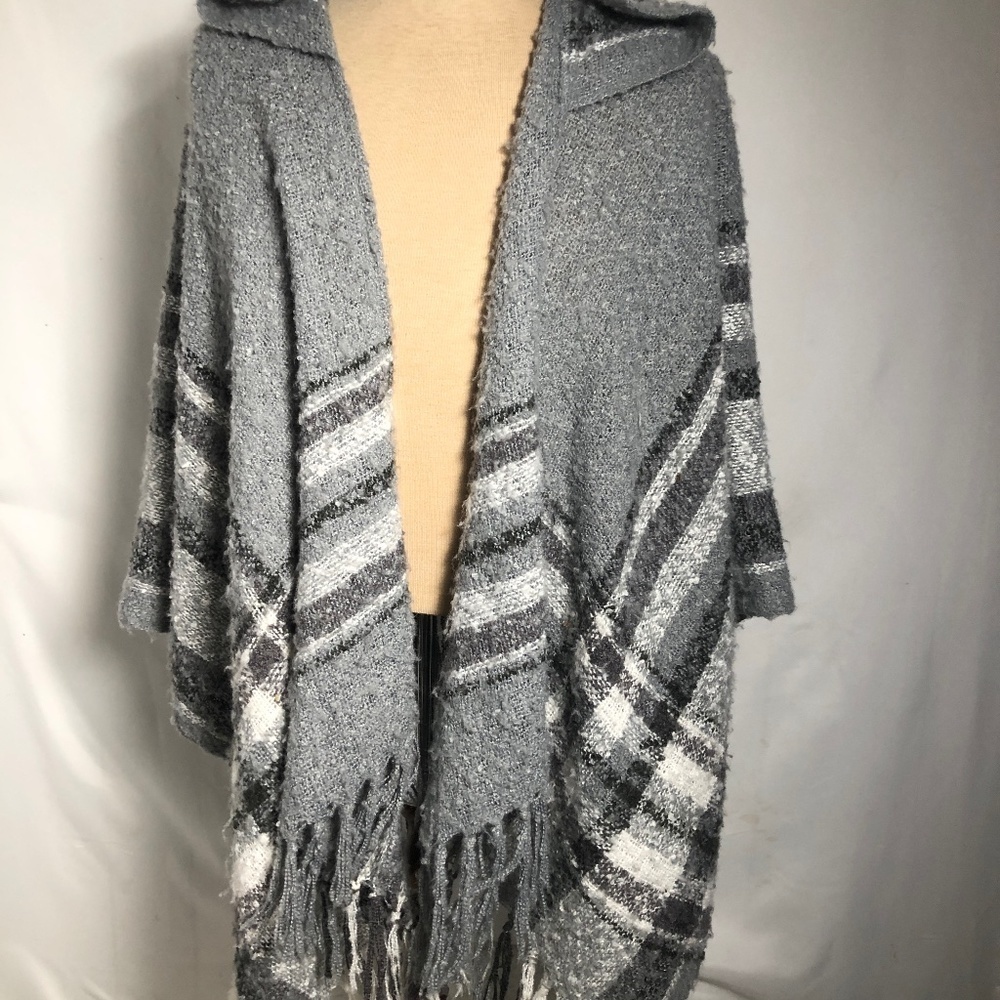 Womens Grey Shawl. One Size. Kismet.